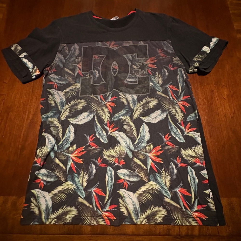 DC Shoes Tropical Leaf Logo T-Shirt Size Medium‎ Black Floral Skate Streetwear T